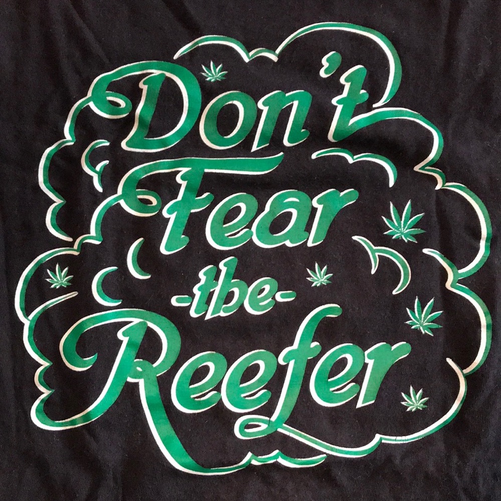 Men’s L “Don’t Fear The Reefer” Black tee